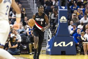 雷迪克谈前队友霍勒迪：他梦回巅峰 背靠背第2场在进攻端予取予求