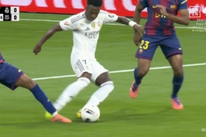 媒体号：国家德比中，当值裁判组对维尼修斯点球取消存在不同意见