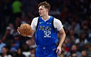 仍然不理想！弗拉格半场4中2得到4分5板2助另2失误 正负值-11