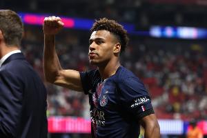 队报：杜埃右大腿严重撕裂，将缺阵数周时间，无缘出战拜仁