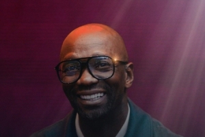 官方：马克莱莱担任环球小姐大赛评委