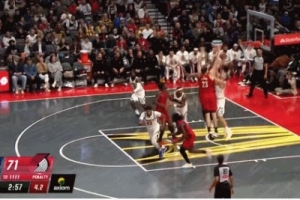 已臻化境！约基奇不看人送四分卫精准长传 沃特森接球上篮打中