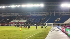 主场0-4惨败国安！亚泰球迷谢场时愤怒高呼：丢人现眼！