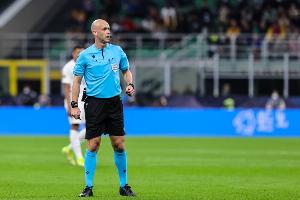 世体：安东尼-泰勒第6次执法巴萨，此前5次2胜2平1负，客场没输过