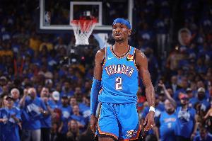 游刃有余！亚历山大半场7中5拿到15分6助 正负值+21最高