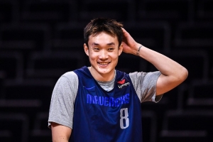 丁彦雨航：当时我英语不行 卡莱尔不让带翻译 听了一个半小时天书