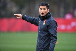 京媒谈邵佳一优势：带中超成绩不错；面试现场竞聘陈述加分不少