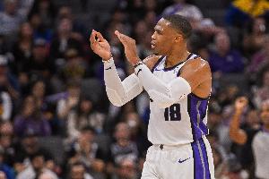 威少上一次连续三场20+是在2023年1月 当时还效力于湖人