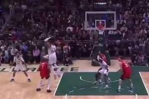 浑身都是假动作！杜兰特持球突进急停晃飞字母哥 跳投轻松打进