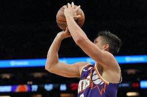 终于破了！格雷森-阿伦10记三分破队史纪录 此前曾3次单场9个