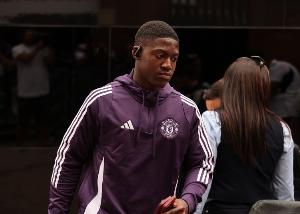 天空体育：齐尔克泽和梅努有可能一月离队，曼联需要做出决定