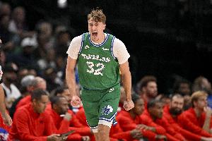 别小看我！弗拉格后仰跳投+顺下补篮 连得4分打停雄鹿