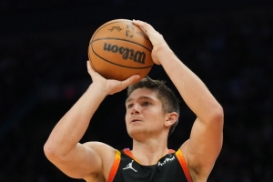 生涯之夜！格雷森·阿伦17中12轰下42分 10记三分创个人新高