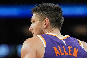 传射俱佳！格雷森·阿伦半场9中5拿到18分4助 三分8中4