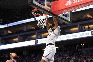 填满数据栏！小德里克·琼斯8中3得到11分2板2助1断1帽