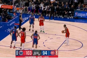 十佳球占一席！白魔底线突破腾空 折叠拉满弓双手炸裂暴扣！