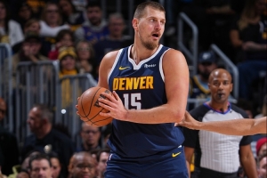 强到没朋友！约基奇19投16中砍下35分15板7助2断