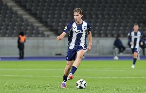 邮报：多家豪门俱乐部关注柏林赫塔16岁小将艾希霍恩，含曼市双雄