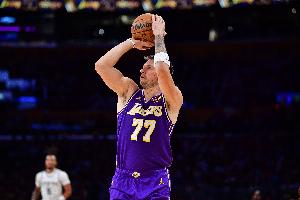 场均投12次&命中率32.1%！Skip：东契奇这三分表现对湖人很致命