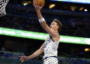 还得看你！小瓦格纳22中10&罚球8中6砍28分 另有9板4助2断1帽