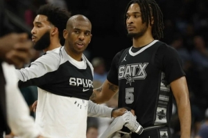 保罗，看看你对马刺干的好事！