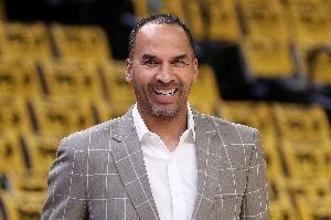 Hanynes：哈里森被解雇后精神状态不错 他将暂时远离工作陪伴家人