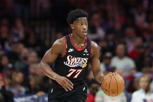 状态回暖！埃奇库姆半场8中4拿到13分1篮板