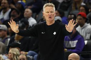 张佳玮：科尔在套路上又压了米奇 马刺的无球进攻跟勇士天差地远