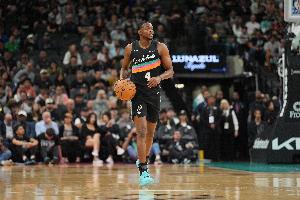 就该多打！福克斯12中6拿下全队最高14分外加2板4助1帽