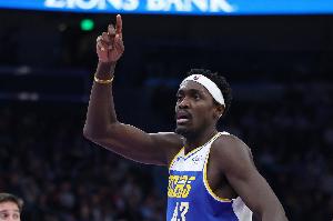 苦苦支撑！西亚卡姆半场12中7拿到18分1板1助2断 次节独得13分