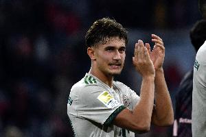 比朔夫：帽子戏法后我让队友在皮球上签名，这是从凯恩那里学到的