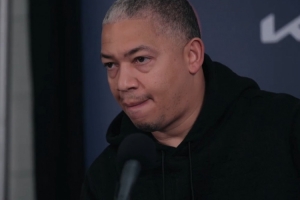 小琼斯伤退！卢：得等伤势重新评估后才知道情况 我现在也不知道