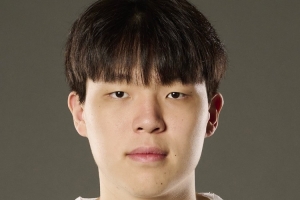 杨瀚森21分9板！韩乔生：行 都快拿两双了&开始慢慢适应了