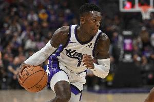 外线有谱！施罗德半场8中5拿到14分4板 三分4中3