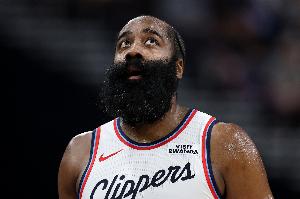 今天状态很好啊！哈登首节17分2篮板2助攻1盖帽 三分&突破很犀利