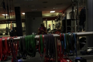 亚马尔更新社媒，晒自己在健身房锻炼照片