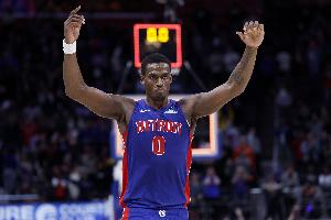 一柱擎天！杜伦13中12砍下全场最高31分15篮板 正负值达+20！